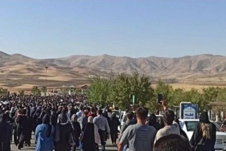 نماینده سقز در مجلس: اوضاع سقز آرام و عادی است/اینترنت تلفن همراه در سقز تا ساعتی دیگر وصل می‌شود/خانواده مهسا امینی از اعتصاب عمومی حمایت نمی‌کنند