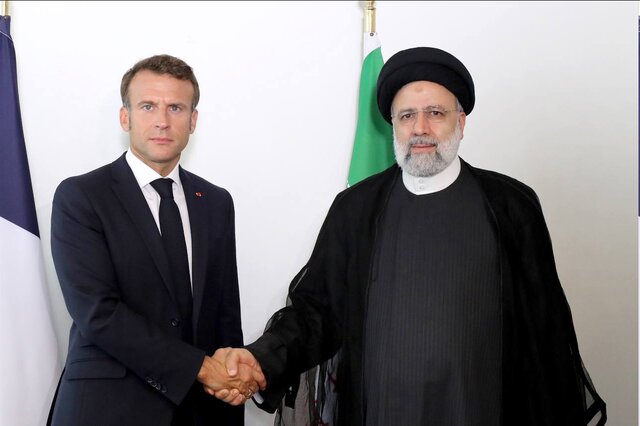 رئیسی با رئیس جمهور فرانسه دیدار کرد/مفتوح ماندن پرونده‌های ایران در آژانس مانع جدی دستیابی به توافق است