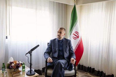 وزیر امور خارجه: وضعیتی که در ایران می‌بینید نشان دهنده دموکراسی است/فضای مجازی را بطور آزاد در اختیار مردم قرار داده‌ایم