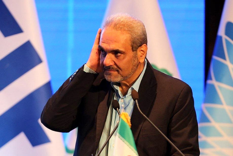 خیابانی بعد از اجرای مراسم رونمایی از کاپ جام جهانی در ایران: اصلا خاک عالم بر سر من!