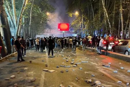 بیانیه ۴۰۰ مداح درباره حوادث روزهای اخیر:بر اساس نظرسنجی‌ها، قاطبه مردم ایران با هر سطحی از پوشش، به حجاب باور دارند/ خواستار برخورد قاطع با عوامل اغتشاشات هستیم