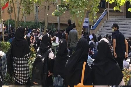 مهر: دانشجویان امیرکبیر برای آزادی دانشجویان بازداشتی تجمع کردند
