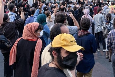 حسین راغفر: هر لحظه باید منتظر بازگشت اعتراضات به خیابان‌ها باشیم
