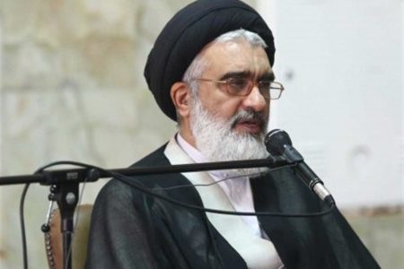 امام جمعه قم: مدیریت «آشوب‌ها» در خارج از مرزها است / رفتارهای رخ داده در دانشگاه‌ها و مدارس نشان از مشکلات تربیتی است
