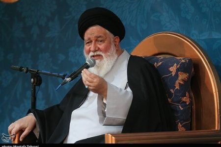علم‌الهدی: اینستاگرام و واتس‌آپ فراماسونی هستند/ وزارت ارشاد حق ندارد در جشنواره فجر زیر پای هنرمندان فاسد فرش پهن کند/ برخی سیاست‌مداران فرمایشات رهبری را به نفع خودشان مصادره می‌کنند