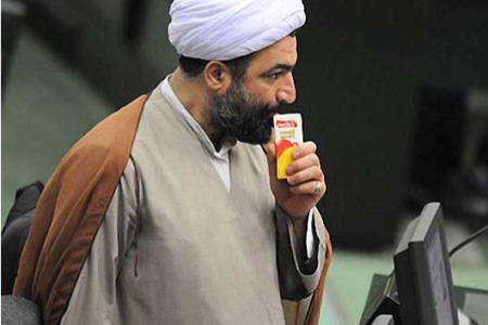 کنایه احمد زید آبادی به حمید رسایی: عمامه ات را بالاتر بگذار!