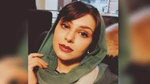 مادر ویدا ربانی، روزنامه‌نگار بازداشتی: آقایان درب ضد سرقت را شکسته و دخترم را با دستبند به زندان منتقل کردند