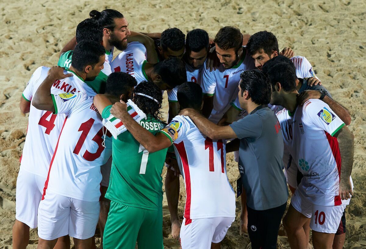 واکنش روزنامه دولت به حاشیه‌های پس از مسابقه فوتبال ساحلی/سر دادن شعار علیه جمهوری اسلامی پس از فوتبال ساحلی ایران و امارات
