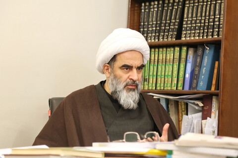 فاضل لنکرانی: به خاطر عمامه پرانی‌ها، نگوییم بدون عبا و قبا به خیابان برویم/ فرض کنید یک اهانتی هم به ما بشود، چه اشکالی دارد؟