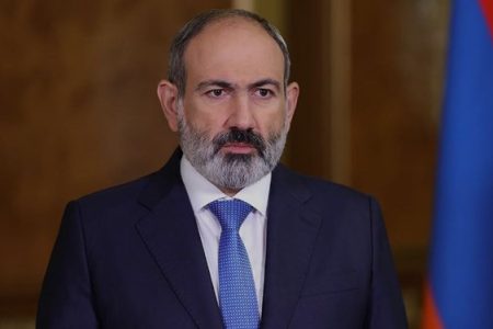 نخست وزیر ارمنستان وارد تهران شد/ رئیسی به استقبال رفت