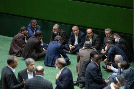 رئیس مجلس می گوید دولت خسته است؛ دولت می گوید بودجه ای است که خودتان تصویب کردید