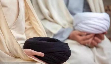 زیدآبادی: عمامه پرانی عمدتاً جانب روحانیونی را می‌گیرد که هیچ موقعیت حکومتی ندارند
