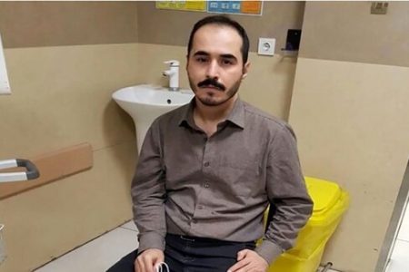 واکنش پدر حسین رونقی به ادعای اغراق درباره بیماری او: حسین یک کلیه‌اش را از دست داده و کلیه دیگرش هم مشکل دارد/مشکلات عصبی و تشنج دارد