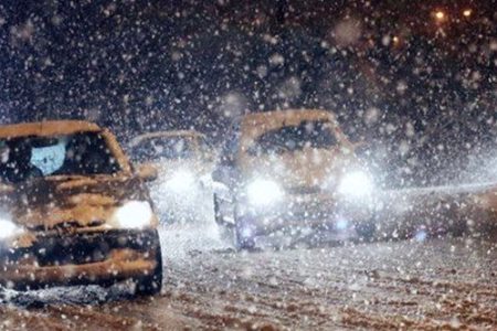 وضعیت ترافیکی تهران در شب برفی پایتخت/غافلگیری شهردار تهران مقابل بارش پیش‌بینی شده؛ خیابان‌ها شن‌پاشی نشد/ خودروها در ترافیک سوخت تمام کردند