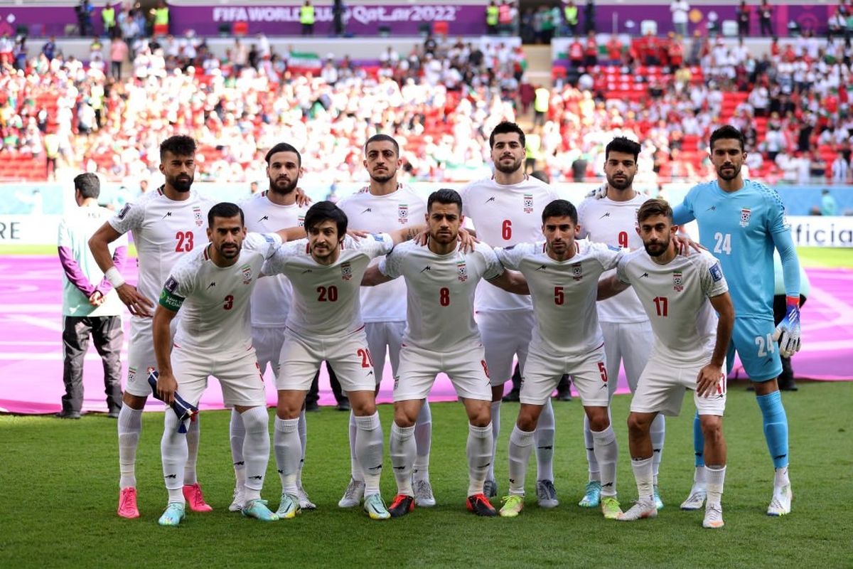 CNN: خانواده بازیکنان تیم ملی ایران توسط حکومت تهدید شده‌اند تا خود بازیکنان سرود بخوانند!