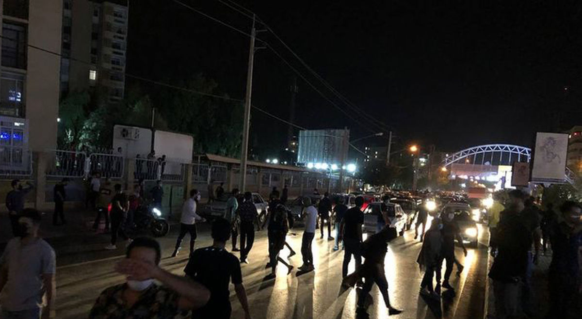 روزنامه شهرداری: جمهوری اسلامی با معترضان مدارا کرد و سلاح گرم به کار نبرد