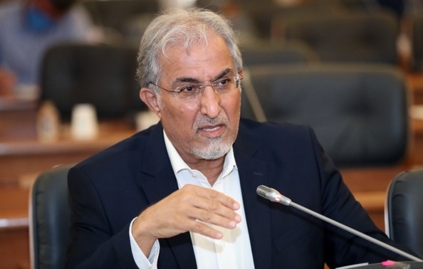 حسین راغفر: در ۶ الی ۷ ماه گذشته بیش از ۴۰ درصد بر قیمت دلار اضافه شد / خودِ دولت عامل گرانی افزایش نرخ دلار بوده چرا که با کسری بودجه مواجه است / دولت هر صبح به بانک‌ها و صرافی‌ها اعلام می‌کند که امروز نرخ دلار و نرخ ارز چقدر باشد