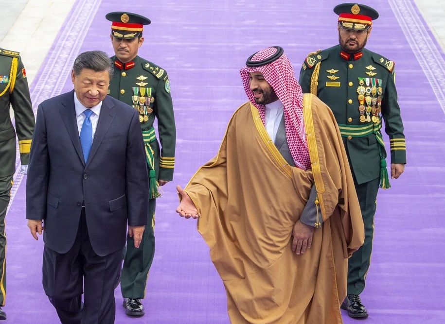 چه شد که عربستان به آمریکا بی اعتماد شد؟ / همه چیز به ماجرای برجام برمی گردد… / پکن ساده و سر راست یک توافق روی میز گذاشته است: نفت در برابر هر چه که سعودی دوست دارد