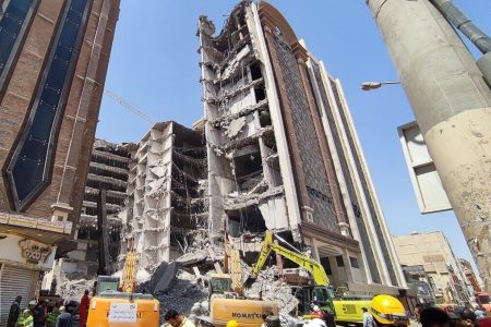گله‌مندی کسبه اطراف متروپل آبادان بابت توقف روند تخریب