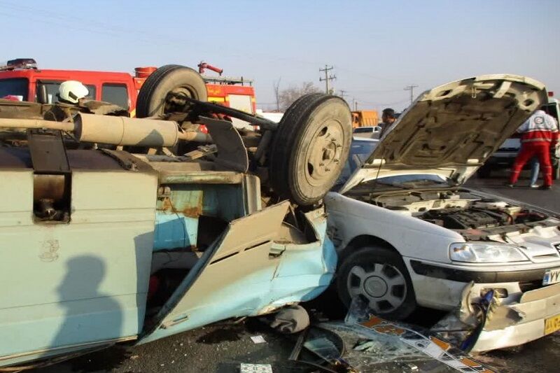 سوانح رانندگی در اصفهان یک کشته و ۱۲ مصدوم به‌جا گذاشت