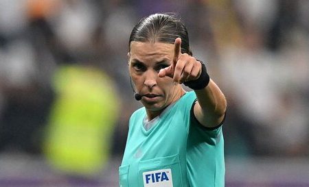 درخشش استفانی فراپارت اولین داور خانم در تاریخ جام جهانی در قضاوت روز گذشته