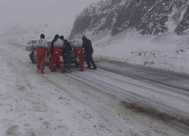 بارش برف و باران در جاده‌های ۲۶ استان کشور