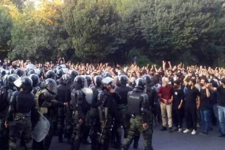 ارگان مطبوعاتی شهرداری تهران: با اعدام و بازداشت و ممنوع الخروجی برخی سلبریتی ها و..کشور به ثبات رسید