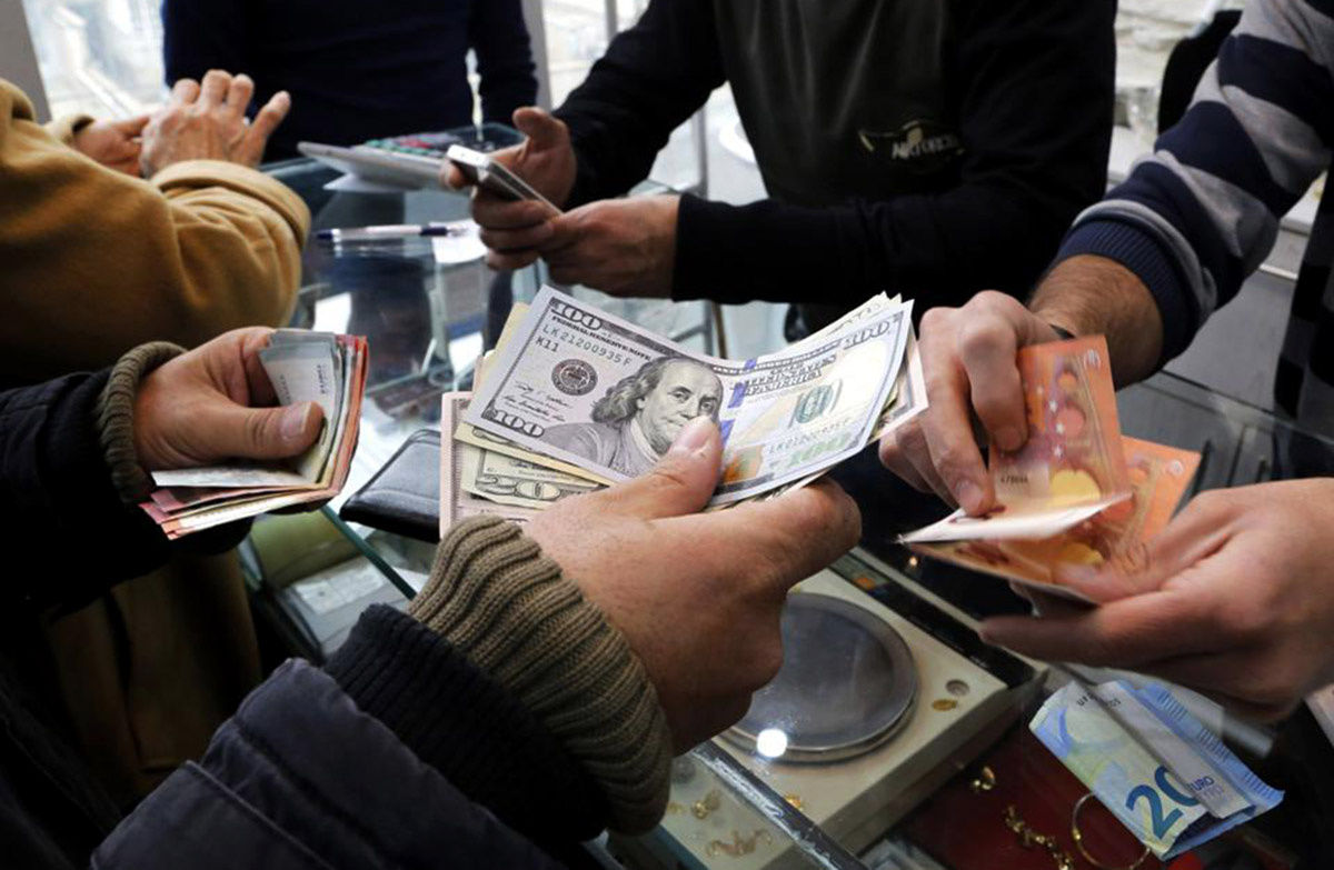 روزنامه دولتِ رئیسی: چرا می‌گویید کاهش نرخ دلار به خاطر مذاکرات ایران و آمریکاست؟