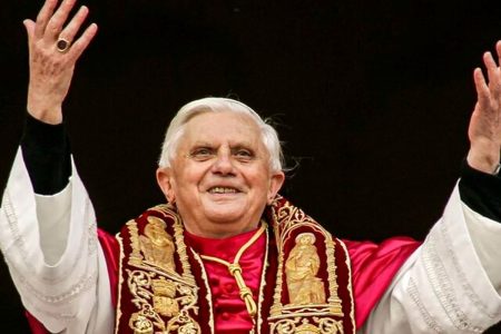 پاپ بازنشسته، بندیکت شانزدهم درگذشت