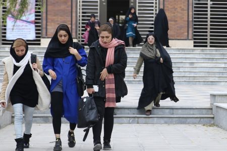 بیانیه‌ی شورای عالی انقلاب فرهنگی: حجاب به‌هیچ‌ وجه مانع حضور در فعالیت‌های اجتماعی نیست/علاوه بر چادر، انواع دیگر حجاب را باید مجاز دانست