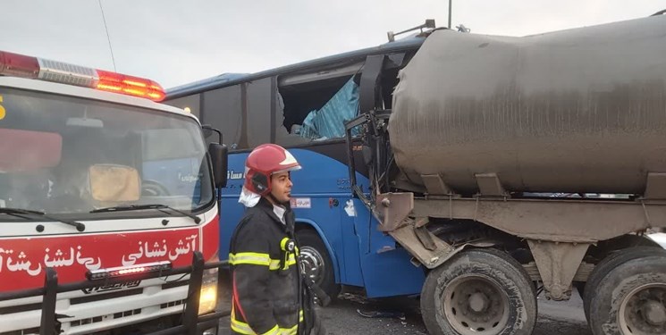 برخورد اتوبوس با کامیون بنز در اصفهان ۵ مجروح برجای گذاشت