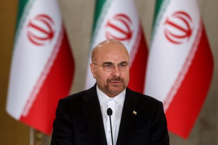 رئیس مجلس انقلابی بازهم وعده داد/ قالیباف: اولویت ما رفع مشکلات معیشت و ساخت مسکن برای محرومان است