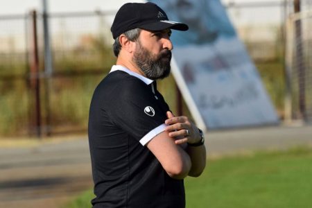 پیشکسوت استقلال: در این مملکت مرغ همسایه غاز است