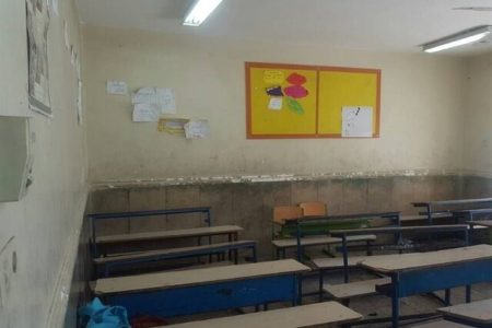 نه تنها در مناطق محروم، در اهواز هم مدارس در شان دانش‌آموزان نیستند