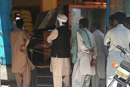 نماینده مجلس: مردم در استان سیستان و بلوچستان نان را با خاک می خورند