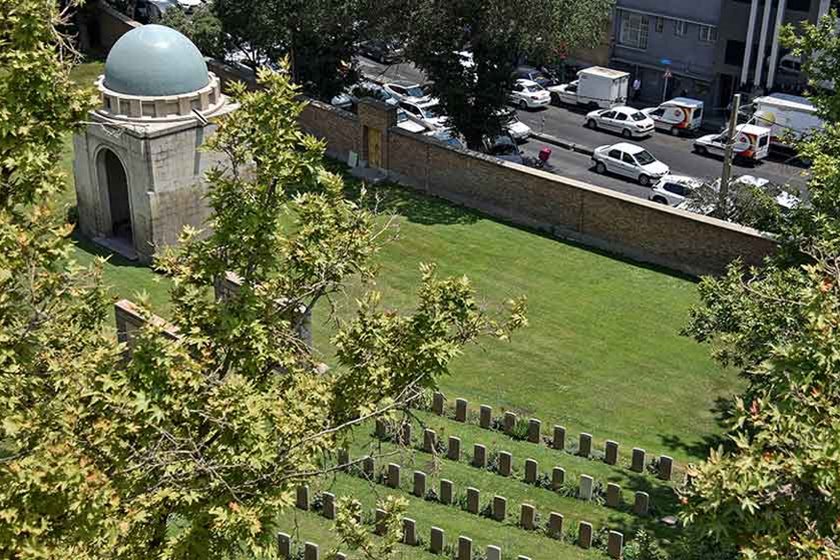 خبرگزاری نزدیک به سپاه: باغ قلهک را از انگلیس خبیث پس بگیرید