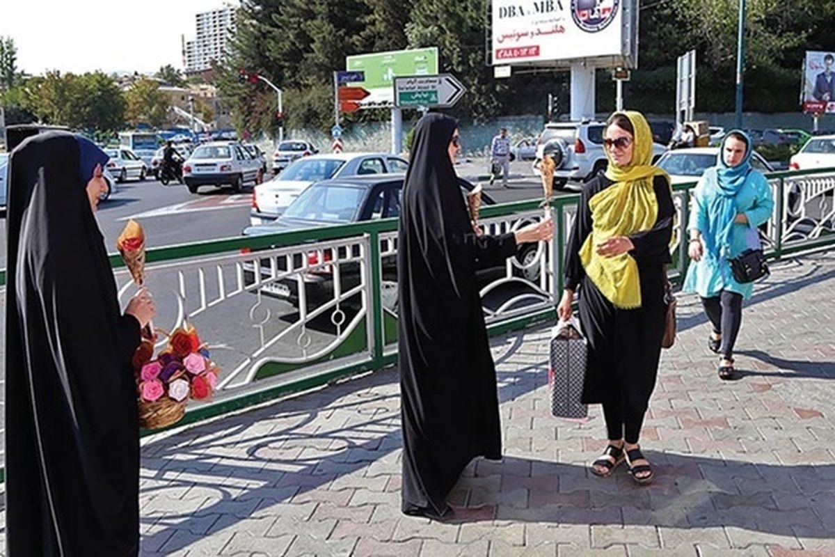 روزنامه شهرداری تهران: ممکن نیست مردی با دیدن زن بی‌حجاب لذت نبرد!