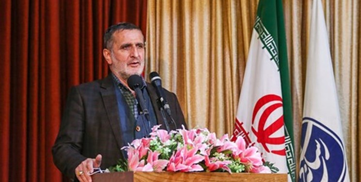 به کوری چشم دشمنان مردم پای انقلاب ایستاده‌اند
