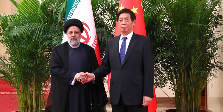 المانیتور: ابراهیم رئیسی پیش از سفر به چین با آیت‌الله علی خامنه‌ای، دیدار کرده است/ رهبر ایران شخصاً سیاست «نگاه به شرق» را دنبال می‌کند