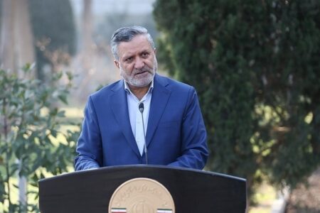 وزیر کار: حقوق کارمندان ۲۵ درصد افزایش می‌یابد