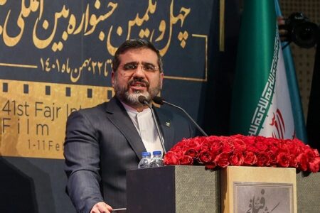 وزیر ارشاد: انقلاب اسلامی به هنر مشروعیت بخشید / سینمای ایران باید عهده دار ارتقای فضایل اخلاقی در جامعه باشد