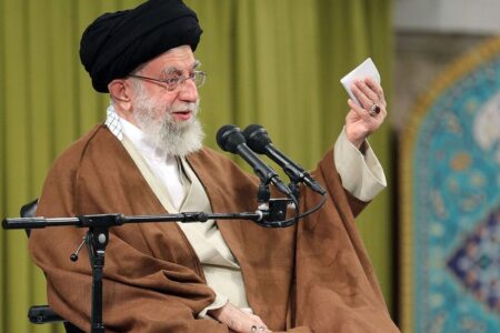 رهبر انقلاب: مجلس خبرگان باید تضمین کند که رهبری وجود دارد و شرایط رهبری محفوظ است / دیگر از این مهمتر واقعاً برای نظام چیست؟