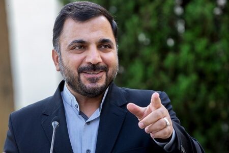 وزیر ارتباطات: گردشگران خارجی بابت فیلترینگ واتس آپ و اینستاگرام دچار مشکل شده اند/ سیم کارت های خاصی برای دسترسی راحت تر آنها طراحی می کنیم