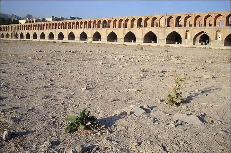 حقابه پایداری اصفهان ۱۰ تا ۱۵ متر مکعب بر ثانیه آب در زاینده‌رود است