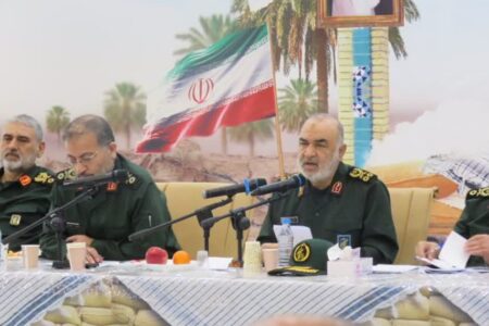 سردار سلامی: دشمن متفاوت‌تر از قبل مقابل ایران ایستاده است