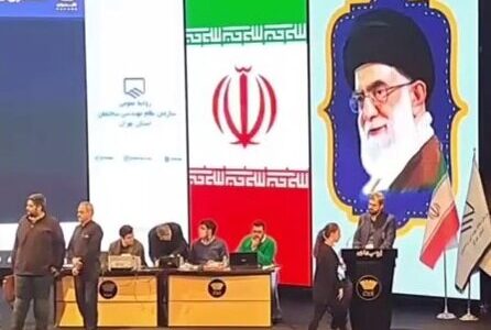 پرتاب روسری «اعتراضی» یک خانم در انتخابات سازمان نظام مهندسی تهران