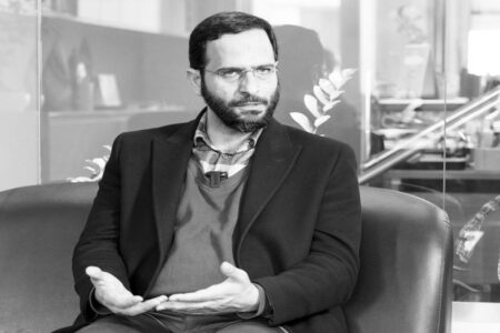 محسن برهانی: حاکمیت تنها بخشی از مردم را به رسمیت می‌شناسد/ در طول تاریخ کسی نتوانسته در برابر خواست مردم بایستد!