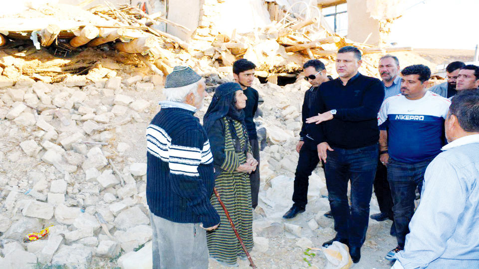 انتقاد خبرگزاری وابسته به سازمان تبلیغات اسلامی از حضور سلبریتی ها در جمع مردم زلزله زده خوی