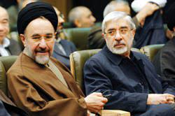 انتقاد شدید روزنامه جوان به بیانیه‌های خاتمی و میرحسین موسوی: روح بیانیه هر دو، براندازانه است / یکی دنبال براندازی نرم است و دیگری سخت
