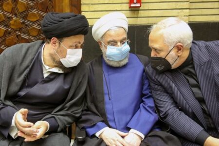 روزنامه دولت: روحانی، ظریف و سیدحسن خمینی؛ عاملان جهش نرخ ارز هستند!